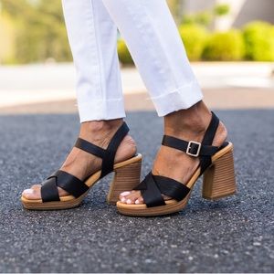 Kork Ease Hutton Black Leather Sandals Sz 9